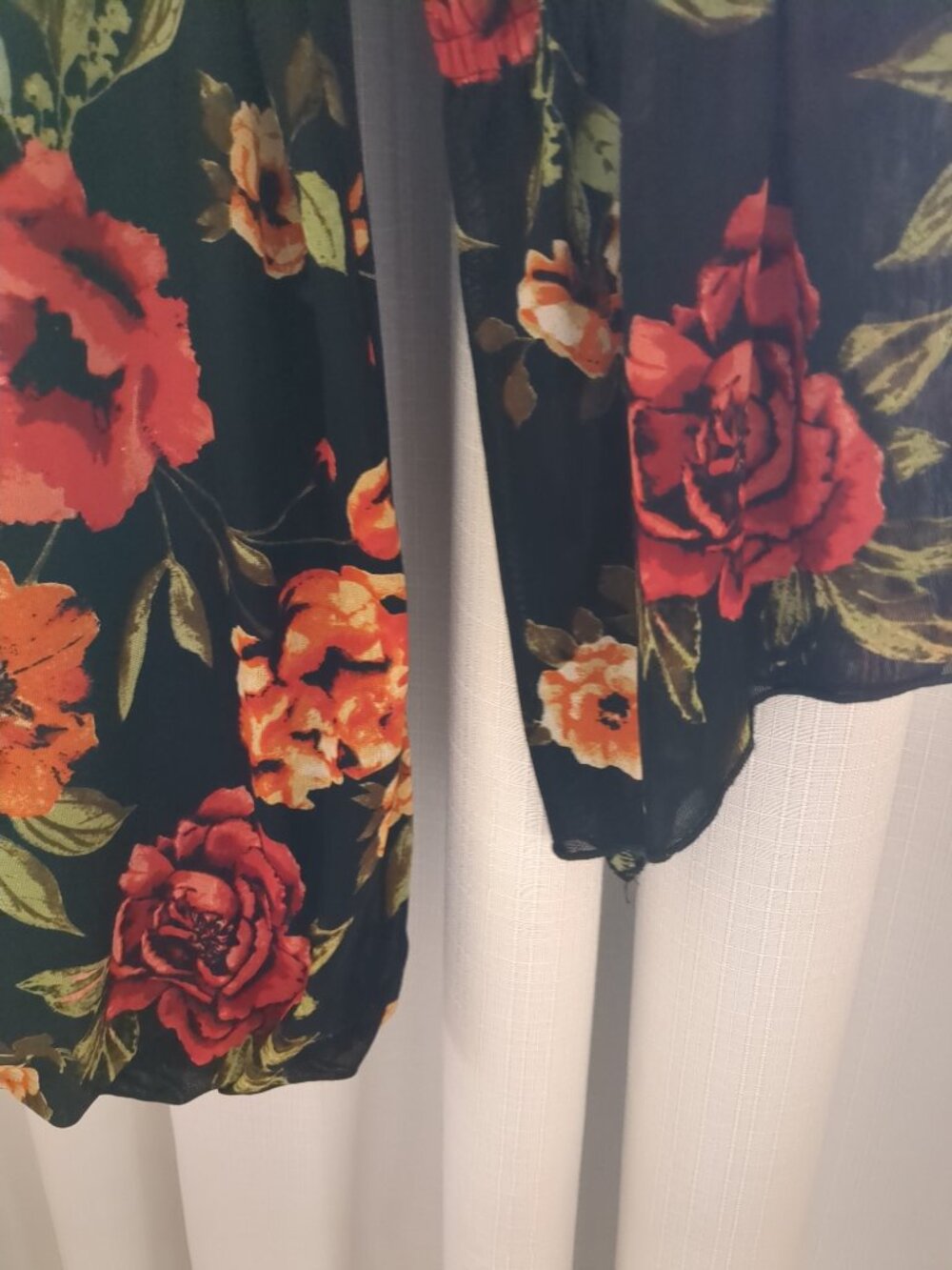 M Black Blouse / Top  with Red & Orange Flowers Green Petals - Picture 5 of 12